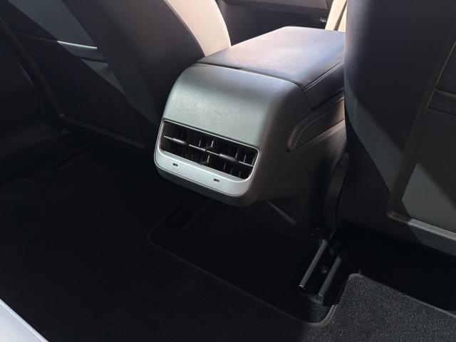 モデル３ ロングレンジ　ＡＷＤ　オートパイロット・クルーズコントール・ワンオーナー・本革シート・電動シート・フロント・サイド・バックカメラ・ガラスルーフ・電動シート・シートヒーター・ＬＥＤヘッドライト（31枚目）
