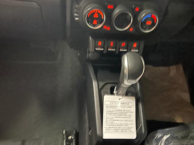 ジムニー XC 4WD 4速AT 届出済み未使用車(7枚目)