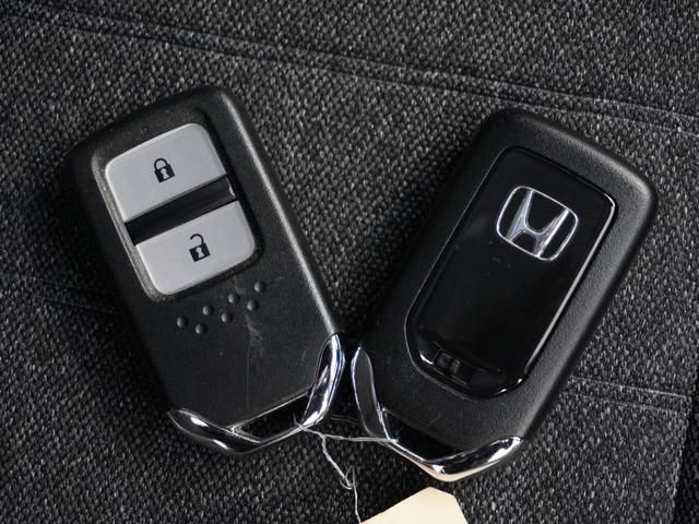 フィット ｅ：ＨＥＶホーム２０周年特別仕様車メゾン　１年保証　ナビ　ドライブレコーダー　バックカメラ　ＥＴＣ　クルーズコントロール　Ｂｌｕｅｔｏｏｔｈ　地デジ　スタートストップスイッチ（21枚目）