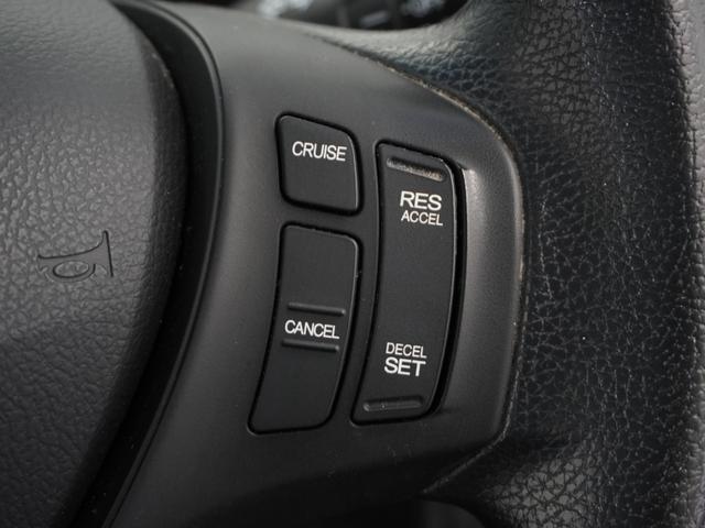 �y�N���[�Y�R���g���[���z�X�e�A�����O�̉E���ɂ͍������H�ňЗ͂𔭊�����I�[�g�N���[�Y�̑���X�C�b�`�������Ă��܂��B�茳�ő��삪�ł���̂ŁA���S�ɉ^�]�ł��܂��I