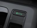 ◆ＥＣＯＮスイッチ（ＥＣＯＮモード）◆エンジンやエアコンといった、クルマ全体の動きを燃費優先で自動制御するＥＣＯＮモード。空調など快適性を優先したいときは、スイッチを押してＯＦＦにできます。