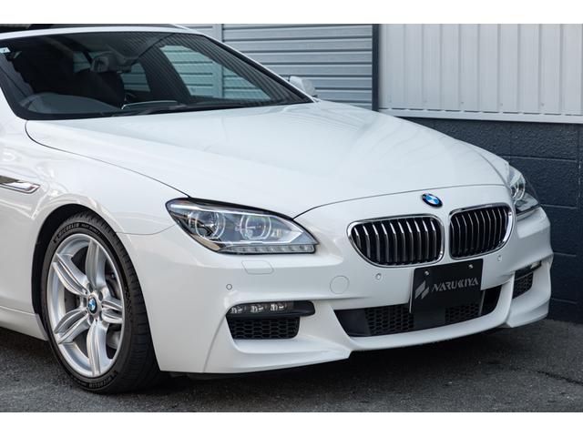 サンルーフやＬＥＤヘッドライト、ソフトクローズドア等のオプションも装着されています。