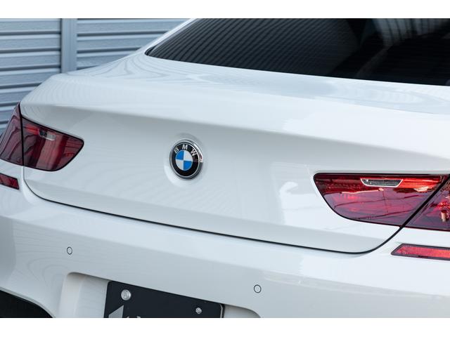 仕入れ先業者オークションの出品票を見る限りでは、鈑金塗装による補修歴は無く、新車時からのオリジナル塗装かと思われます。