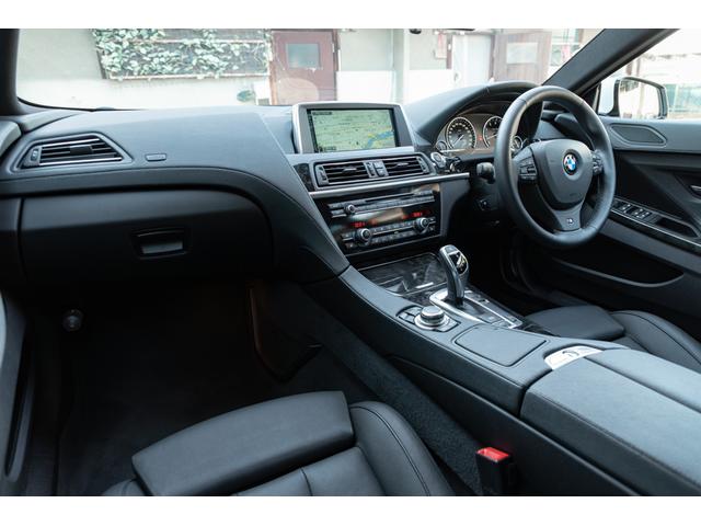 小傷や薄汚れなど僅かな使用感こそございますが、外装と同様に大変きれいな状態が保たれています。