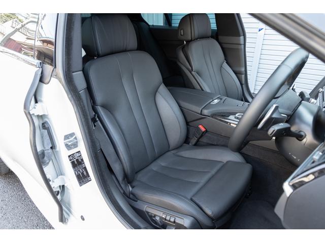 黒革シートは運転席を含めて気になるスレや破れ、ヘタリは無く、丁寧に扱われてきたことが窺えます。