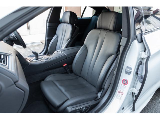 運転席と助手席は２ＷＡＹメモリー付きパワーシートです。エアシートやシートヒーターも備わります。