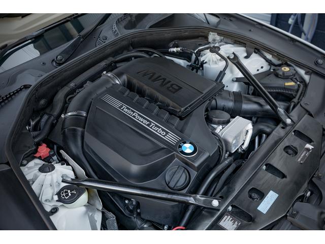 高速道路を含めて試乗しましたが、エンジンやオートマに特に気になるところはございませんでした。エアコンも問題なく効いています。走行距離が少なめなこともあり、足回りもシッカリとした印象です。