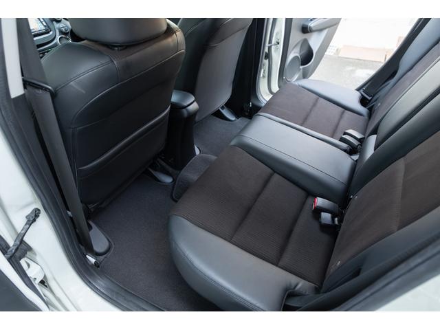 フィット 15XH ファインスタイル GE8最終モデル特別仕様車15XHファインスタイル!記録簿9枚・メモリナビ・Bカメラ・地デジ・HID・無限サス・専用15インチAW・専用メッキグリル&リアガーニッシュ・専用ブラウン内装・新品シフトノブ(25枚目)