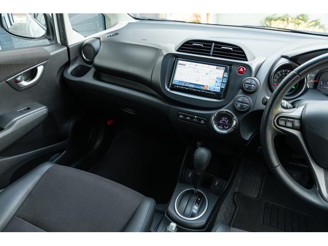 フィット 15XH ファインスタイル GE8最終モデル特別仕様車15XHファインスタイル!記録簿9枚・メモリナビ・Bカメラ・地デジ・HID・無限サス・専用15インチAW・専用メッキグリル&リアガーニッシュ・専用ブラウン内装・新品シフトノブ(28枚目)