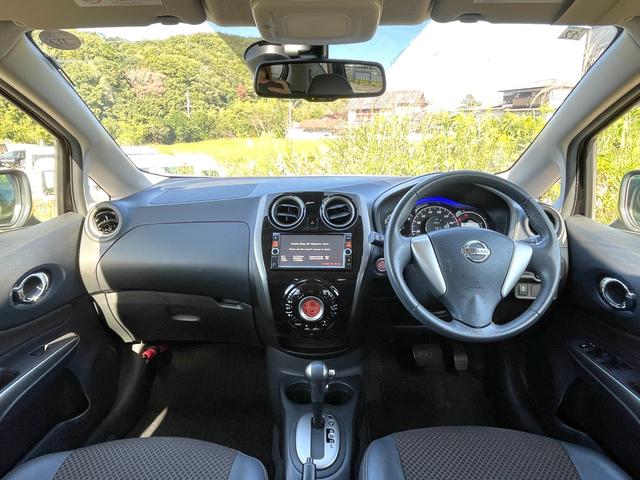 ノート メダリスト　エマージェンシーブレーキパッケージ　★禁煙車★純正ナビ★全方位カメラ★スーパーチャージャー★衝突軽減システム★フルセグＴＶ★ＥＴＣ★Ｂｌｕｅｔｏｏｔｈ★ＬＥＤヘッドライト★レーンアシスト★スマートキー★コーナーセンサー★車検整備付（5枚目）