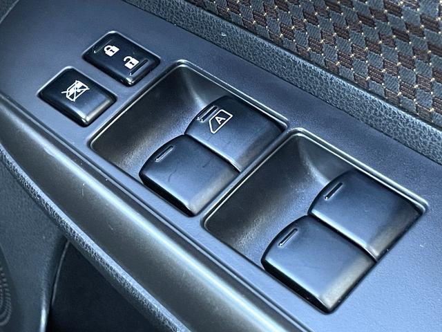 ノート メダリスト　エマージェンシーブレーキパッケージ　★禁煙車★純正ナビ★全方位カメラ★スーパーチャージャー★衝突軽減システム★フルセグＴＶ★ＥＴＣ★Ｂｌｕｅｔｏｏｔｈ★ＬＥＤヘッドライト★レーンアシスト★スマートキー★コーナーセンサー★車検整備付（21枚目）