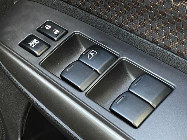 ノート メダリスト　エマージェンシーブレーキパッケージ　★禁煙車★純正ナビ★全方位カメラ★衝突軽減システム★車線逸脱防止アシスト★ＥＴＣ★ドラレコ★ＵＳＢ接続可★スマートキー★プッシュスタート★コーナーセンサー★アイドリングストップ★車検整備付★（29枚目）