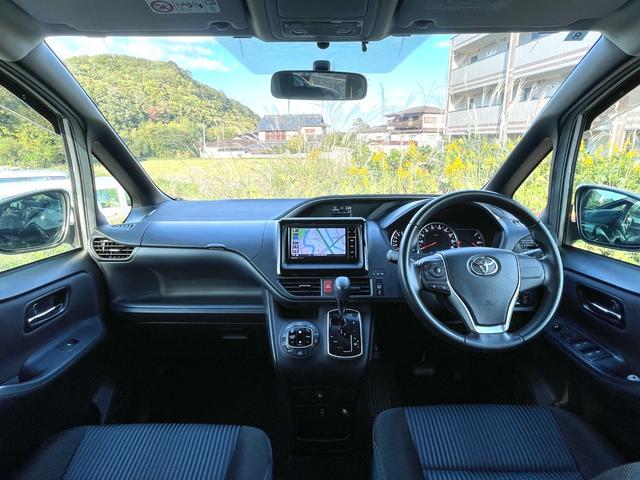 ヴォクシー ZS 煌 ★禁煙車★ワンオーナー車★社外ナビ★後席モニター★両側電動スライドドア★バックカメラ★フルセグTV★ETC★LEDヘッドライト★Bluetooth★スマートキー★USB接続可★DVD再生★点検整備付★(5枚目)