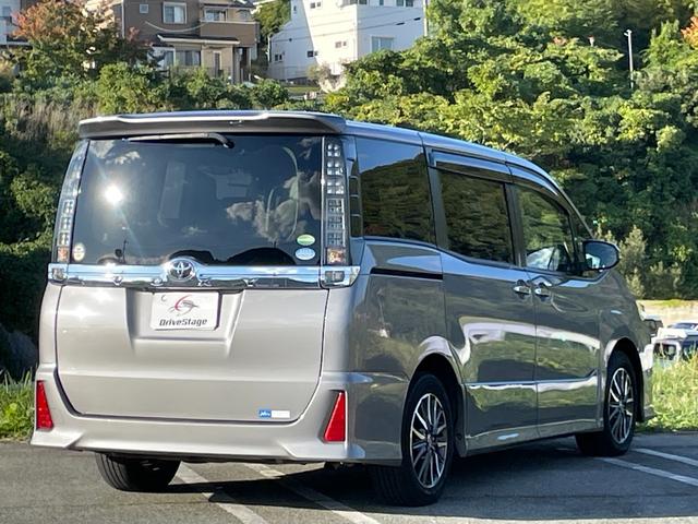 ヴォクシー ZS 煌 ★禁煙車★ワンオーナー車★社外ナビ★後席モニター★両側電動スライドドア★バックカメラ★フルセグTV★ETC★LEDヘッドライト★Bluetooth★スマートキー★USB接続可★DVD再生★点検整備付★(7枚目)