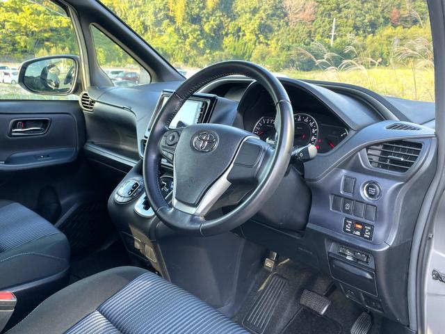 ヴォクシー ZS 煌 ★禁煙車★ワンオーナー車★社外ナビ★後席モニター★両側電動スライドドア★バックカメラ★フルセグTV★ETC★LEDヘッドライト★Bluetooth★スマートキー★USB接続可★DVD再生★点検整備付★(9枚目)