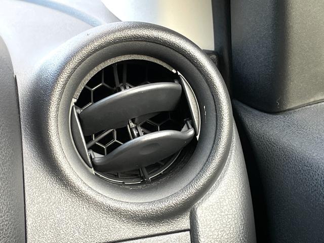 マーチ Ｘ　Ｖセレクション　★禁煙車★純正ナビ★フルセグＴＶ★ＥＴＣ★ドライブレコーダー★アイドリングストップ★Ｂｌｕｅｔｏｏｔｈ★ＵＳＢ★ＣＤ／ＤＶＤ再生可★横滑り防止★スペアキー２つ★ユーザー買取車★点検整備付★（21枚目）