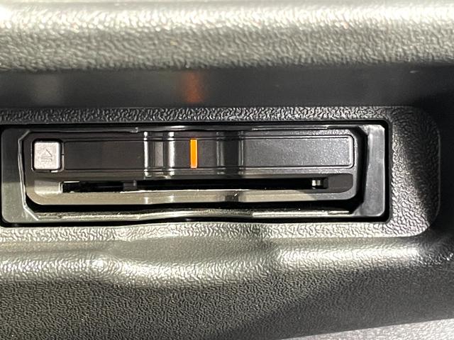 ハイエースバン スーパーＧＬ　５０ＴＨ　アニバーサリーリミテッド　禁煙車　ＦＬＥＸカスタム　後席モニター　ベッドキット　両側電動スライドドア　ワンオーナー　ＡＣ１００Ｖ電源　フルセグＴＶ　バックカメラ　ＥＴＣ　衝突軽減システム　ドラレコ　点検記録簿付　ユーザー買取車（22枚目）