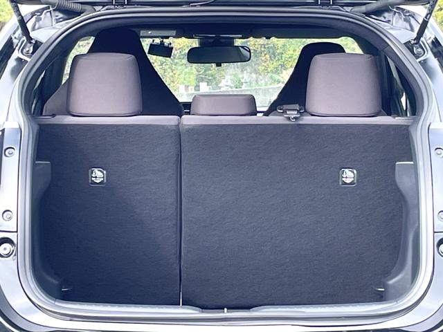 ヤリス Ｘ　禁煙車　純正ナビ　バックカメラ　衝突軽減システム　レーンキープ　前後ドラレコ　ディスプレイオーディオ　スマートキー　Ｂｌｕｅｔｏｏｔｈ　ＥＴＣ　ＵＳＢ　コーナーセンサー　プッシュスタート　車検整備付（12枚目）