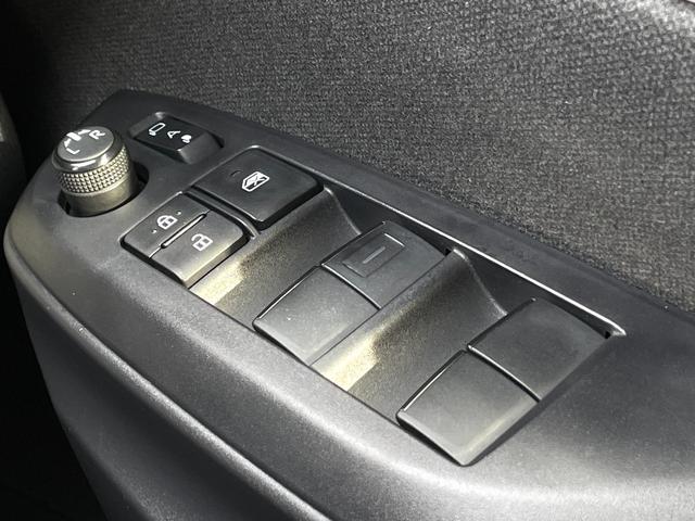 ヤリス Ｘ　禁煙車　純正ナビ　バックカメラ　衝突軽減システム　レーンキープ　前後ドラレコ　ディスプレイオーディオ　スマートキー　Ｂｌｕｅｔｏｏｔｈ　ＥＴＣ　ＵＳＢ　コーナーセンサー　プッシュスタート　車検整備付（26枚目）