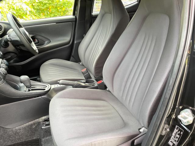 ヤリス Ｘ　禁煙車　純正ナビ　バックカメラ　衝突軽減システム　レーンキープ　前後ドラレコ　ディスプレイオーディオ　スマートキー　Ｂｌｕｅｔｏｏｔｈ　ＥＴＣ　ＵＳＢ　コーナーセンサー　プッシュスタート　車検整備付（31枚目）