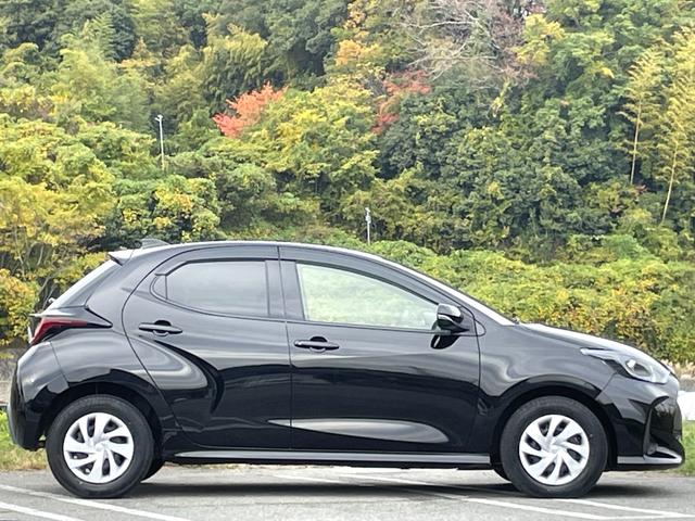 ヤリス Ｘ　禁煙車　純正ナビ　バックカメラ　衝突軽減システム　レーンキープ　前後ドラレコ　ディスプレイオーディオ　スマートキー　Ｂｌｕｅｔｏｏｔｈ　ＥＴＣ　ＵＳＢ　コーナーセンサー　プッシュスタート　車検整備付（36枚目）