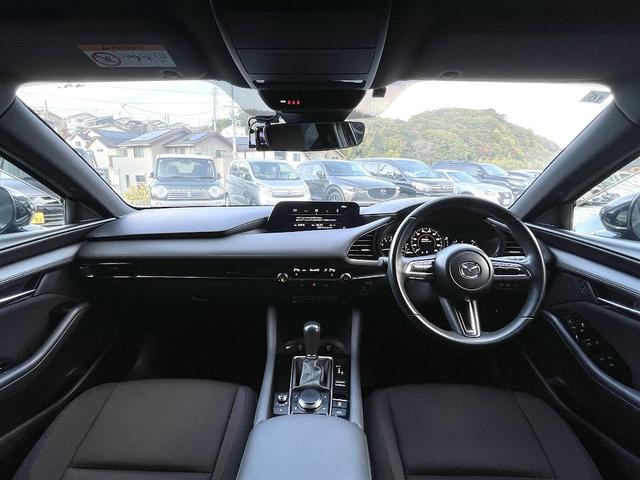 ＭＡＺＤＡ３ファストバック １５Ｓツーリング　禁煙車　純正ナビ　衝突軽減システム　レーンキープ　レーダークルーズコントロール　フルセグＴＶ　バックカメラ　ＢＳＭ　ＨＵＤ　ＬＥＤヘッドライト　ＥＴＣ　ドラレコ　Ｂｌｕｅｔｏｏｔｈ　ＵＳＢ　点検整備付（5枚目）