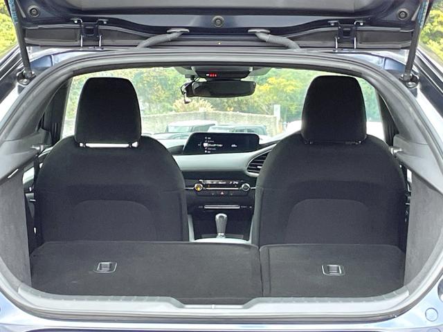 ＭＡＺＤＡ３ファストバック １５Ｓツーリング　禁煙車　純正ナビ　衝突軽減システム　レーンキープ　レーダークルーズコントロール　フルセグＴＶ　バックカメラ　ＢＳＭ　ＨＵＤ　ＬＥＤヘッドライト　ＥＴＣ　ドラレコ　Ｂｌｕｅｔｏｏｔｈ　ＵＳＢ　点検整備付（12枚目）