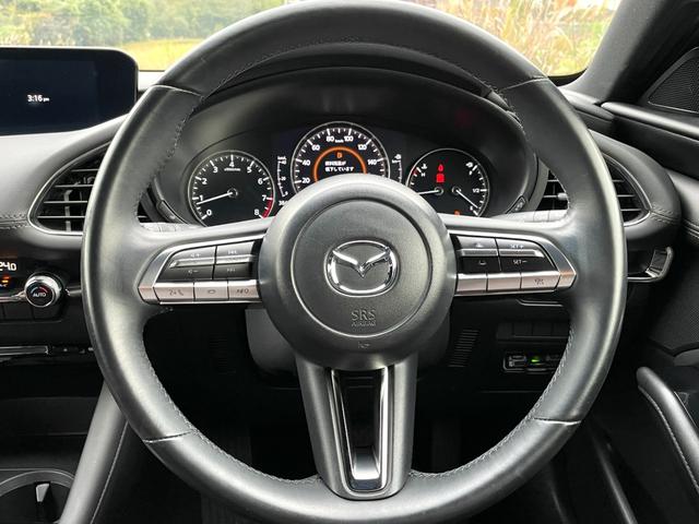 ＭＡＺＤＡ３ファストバック １５Ｓツーリング　禁煙車　純正ナビ　衝突軽減システム　レーンキープ　レーダークルーズコントロール　フルセグＴＶ　バックカメラ　ＢＳＭ　ＨＵＤ　ＬＥＤヘッドライト　ＥＴＣ　ドラレコ　Ｂｌｕｅｔｏｏｔｈ　ＵＳＢ　点検整備付（20枚目）