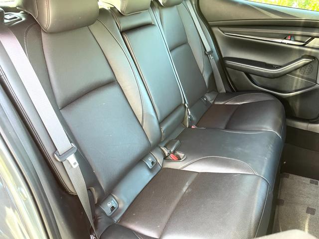 ＭＡＺＤＡ３ファストバック ＸＤ　Ｌパッケージ　禁煙車　黒革シート　ダウンサス　全方位カメラ　ＢＯＳＥサウンド　シートヒーター　衝突軽減システム　ＣＤ／ＤＶＤ　地デジ　Ｂｌｕｅｔｏｏｔｈ　ＢＳＭ　ＨＵＤ　エアロ　ステアヒーター　ＥＴＣ　法定整備付（10枚目）