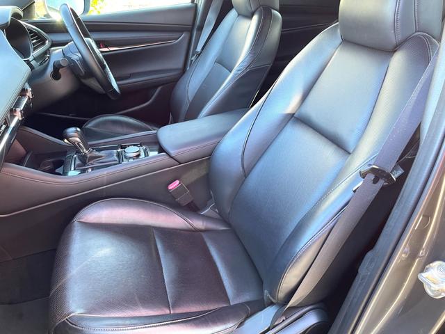 ＭＡＺＤＡ３ファストバック ＸＤ　Ｌパッケージ　禁煙車　黒革シート　ダウンサス　全方位カメラ　ＢＯＳＥサウンド　シートヒーター　衝突軽減システム　ＣＤ／ＤＶＤ　地デジ　Ｂｌｕｅｔｏｏｔｈ　ＢＳＭ　ＨＵＤ　エアロ　ステアヒーター　ＥＴＣ　法定整備付（43枚目）