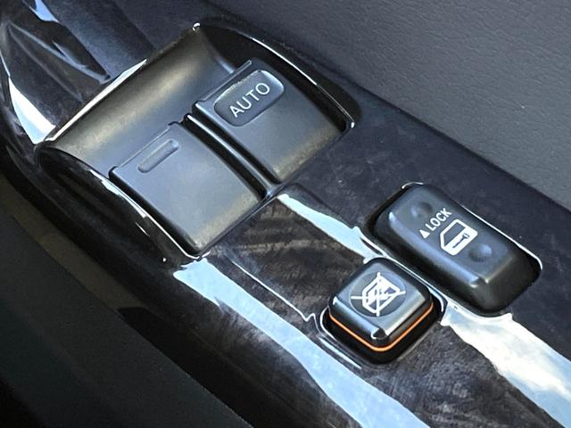 ハイエースバン スーパーGL ダークプライムII 禁煙車 ベットキット 社外ナビ フルセグTV 衝突軽減システム 両側電動スライドドア レーンキープ Bカメラ ETC LED フォグ ドラレコ Bluetooth USB スマートキー2個 車検整備付(30枚目)