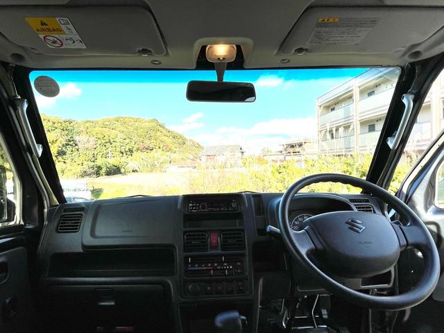 スーパーキャリイ Ｘ　禁煙車　衝突軽減システム　４ＷＤ　ワンオーナー車　キーレス　三方開　オーバーヘットシェルフ　ゲートプロテクタ　荷台マット　ＣＤチューナー　点検整備付（5枚目）