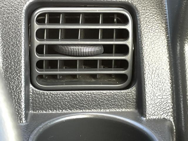 スーパーキャリイ Ｘ　禁煙車　衝突軽減システム　４ＷＤ　ワンオーナー車　キーレス　三方開　オーバーヘットシェルフ　ゲートプロテクタ　荷台マット　ＣＤチューナー　点検整備付（19枚目）