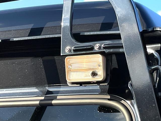 スーパーキャリイ Ｘ　禁煙車　衝突軽減システム　４ＷＤ　ワンオーナー車　キーレス　三方開　オーバーヘットシェルフ　ゲートプロテクタ　荷台マット　ＣＤチューナー　点検整備付（28枚目）