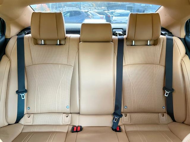 ＥＳ ＥＳ３００ｈ　バージョンＬ　後期型　禁煙　サンルーフ　マークレビンソンプレミアムサラウンドサウンドシステム　本革シート　パノラミックビューモニター　本革シート　１２．３型ナビ　３眼フルＬＥＤ　デジタルインナーミラー　ユーザー買取（12枚目）