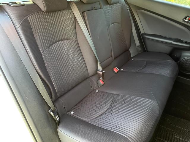 プリウス Ｓセーフティプラス　禁煙車　純正９インチナビ　レーダークルーズコントロール　衝突軽減システム　フルセグＴＶ　バックカメラ　ドラレコ　ＥＴＣ　Ｂｌｕｅｔｏｏｔｈ　ＬＥＤヘッドライト　スマートキー２個　ユーザー買取車（10枚目）