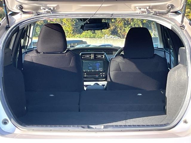 プリウス Ｓセーフティプラス　禁煙車　純正９インチナビ　レーダークルーズコントロール　衝突軽減システム　フルセグＴＶ　バックカメラ　ドラレコ　ＥＴＣ　Ｂｌｕｅｔｏｏｔｈ　ＬＥＤヘッドライト　スマートキー２個　ユーザー買取車（12枚目）