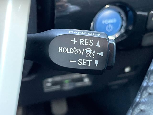 プリウス Ｓセーフティプラス　禁煙車　純正９インチナビ　レーダークルーズコントロール　衝突軽減システム　フルセグＴＶ　バックカメラ　ドラレコ　ＥＴＣ　Ｂｌｕｅｔｏｏｔｈ　ＬＥＤヘッドライト　スマートキー２個　ユーザー買取車（21枚目）