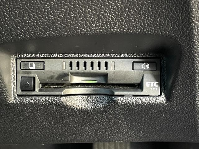 プリウス Ｓセーフティプラス　禁煙車　純正９インチナビ　レーダークルーズコントロール　衝突軽減システム　フルセグＴＶ　バックカメラ　ドラレコ　ＥＴＣ　Ｂｌｕｅｔｏｏｔｈ　ＬＥＤヘッドライト　スマートキー２個　ユーザー買取車（27枚目）