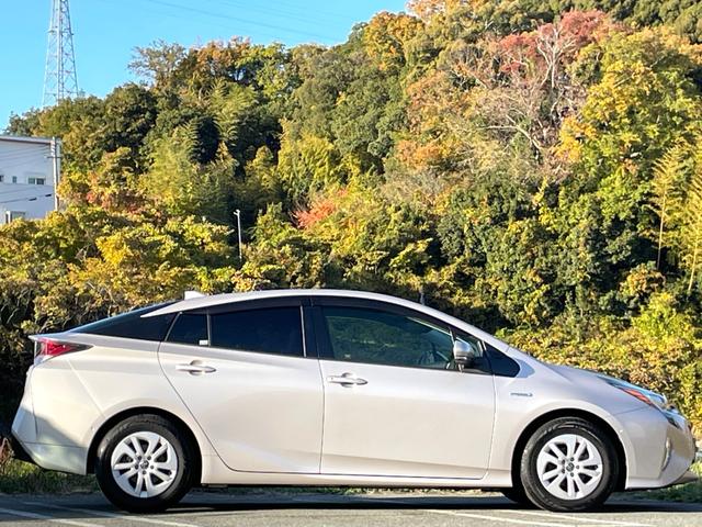プリウス Ｓセーフティプラス　禁煙車　純正９インチナビ　レーダークルーズコントロール　衝突軽減システム　フルセグＴＶ　バックカメラ　ドラレコ　ＥＴＣ　Ｂｌｕｅｔｏｏｔｈ　ＬＥＤヘッドライト　スマートキー２個　ユーザー買取車（34枚目）