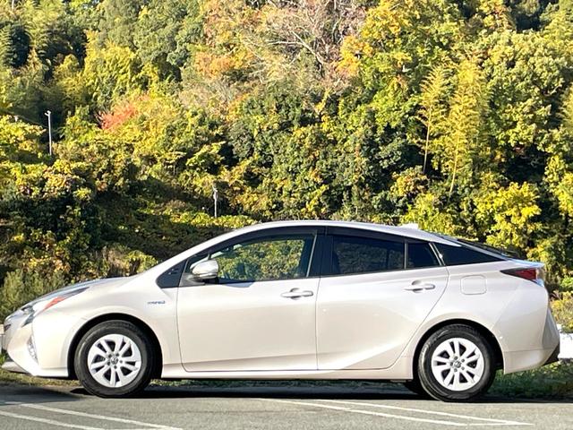 プリウス Ｓセーフティプラス　禁煙車　純正９インチナビ　レーダークルーズコントロール　衝突軽減システム　フルセグＴＶ　バックカメラ　ドラレコ　ＥＴＣ　Ｂｌｕｅｔｏｏｔｈ　ＬＥＤヘッドライト　スマートキー２個　ユーザー買取車（35枚目）