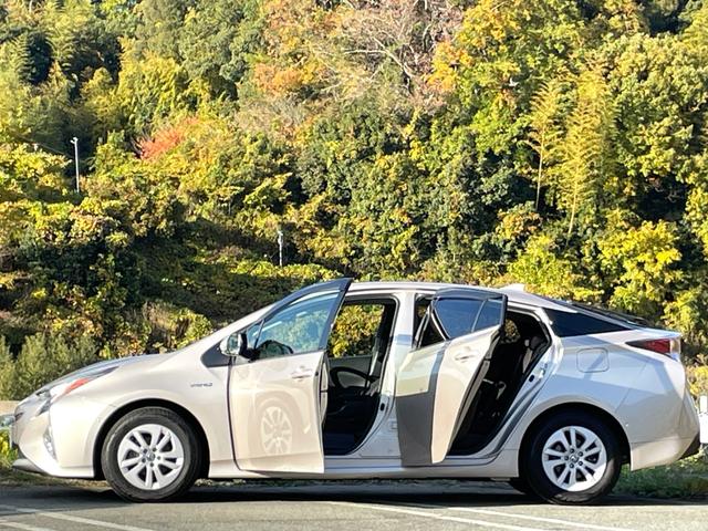 プリウス Ｓセーフティプラス　禁煙車　純正９インチナビ　レーダークルーズコントロール　衝突軽減システム　フルセグＴＶ　バックカメラ　ドラレコ　ＥＴＣ　Ｂｌｕｅｔｏｏｔｈ　ＬＥＤヘッドライト　スマートキー２個　ユーザー買取車（36枚目）