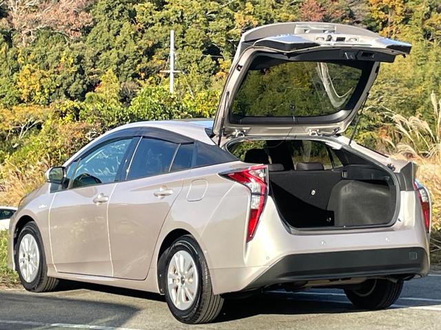 プリウス Ｓセーフティプラス　禁煙車　純正９インチナビ　レーダークルーズコントロール　衝突軽減システム　フルセグＴＶ　バックカメラ　ドラレコ　ＥＴＣ　Ｂｌｕｅｔｏｏｔｈ　ＬＥＤヘッドライト　スマートキー２個　ユーザー買取車（37枚目）