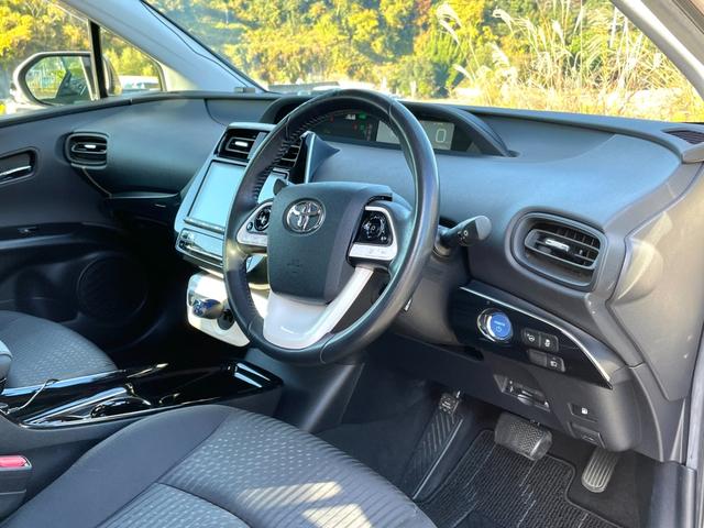 プリウス Ｓセーフティプラス　禁煙車　純正９インチナビ　レーダークルーズコントロール　衝突軽減システム　フルセグＴＶ　バックカメラ　ドラレコ　ＥＴＣ　Ｂｌｕｅｔｏｏｔｈ　ＬＥＤヘッドライト　スマートキー２個　ユーザー買取車（39枚目）