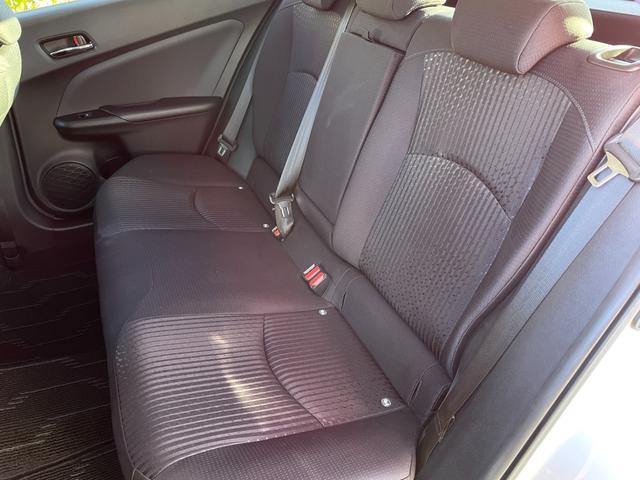 プリウス Ｓセーフティプラス　禁煙車　純正９インチナビ　レーダークルーズコントロール　衝突軽減システム　フルセグＴＶ　バックカメラ　ドラレコ　ＥＴＣ　Ｂｌｕｅｔｏｏｔｈ　ＬＥＤヘッドライト　スマートキー２個　ユーザー買取車（44枚目）