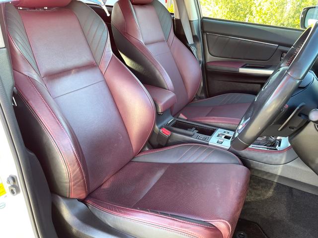 レヴォーグ １．６ＳＴＩスポーツアイサイト　禁煙車　アイサイトＶｅｒ３　アドバンストセーフティパッケージ　本革シート　純正ナビ　フルセグＴＶ　バックカメラ　ＥＴＣ　レーダークルーズ　シートヒーター　Ｂｌｕｅｔｏｏｔｈ　スマートキー　車検整備付（7枚目）