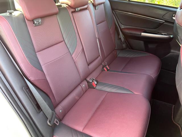 レヴォーグ １．６ＳＴＩスポーツアイサイト　禁煙車　アイサイトＶｅｒ３　アドバンストセーフティパッケージ　本革シート　純正ナビ　フルセグＴＶ　バックカメラ　ＥＴＣ　レーダークルーズ　シートヒーター　Ｂｌｕｅｔｏｏｔｈ　スマートキー　車検整備付（8枚目）