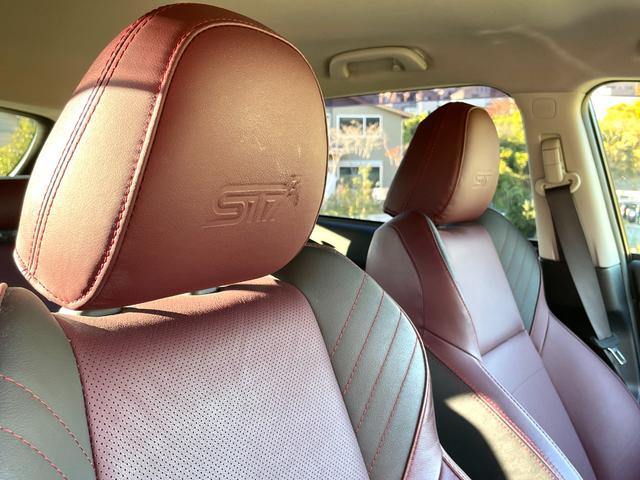 レヴォーグ １．６ＳＴＩスポーツアイサイト　禁煙車　アイサイトＶｅｒ３　アドバンストセーフティパッケージ　本革シート　純正ナビ　フルセグＴＶ　バックカメラ　ＥＴＣ　レーダークルーズ　シートヒーター　Ｂｌｕｅｔｏｏｔｈ　スマートキー　車検整備付（29枚目）