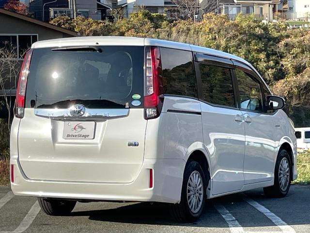 ノア ハイブリッドX ディライトプラス 禁煙車 純正9インチナビ 両側電動スライドドア 純正後席フリップダウンモニター 衝突軽減システム レーンキープ 前後ドラレコ バックカメラ Bluetooth フルセグTV ETC スマートキー2個(7枚目)