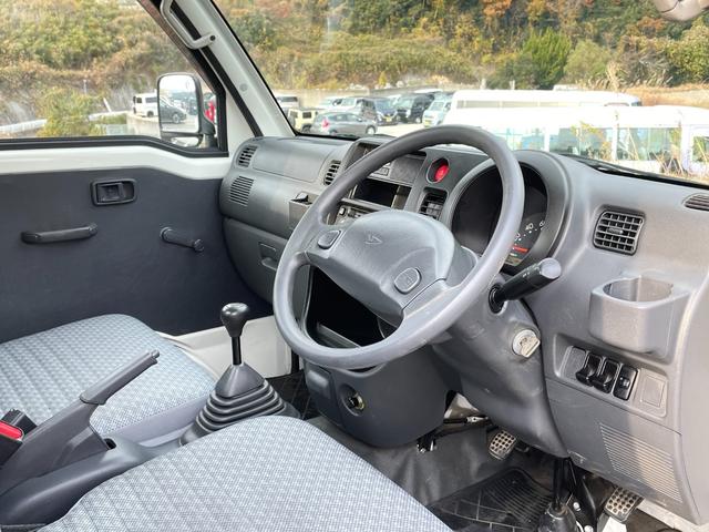 ハイゼットトラック エアコン・パワステ　スペシャル　禁煙車　５速ＭＴ　エアコン　パワステ　三方開　ユーザー買取車　スペアキー　点検整備付（9枚目）